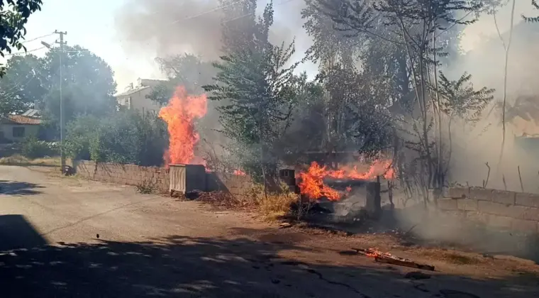 Sandıklı’da Metruk Binada Yangın
