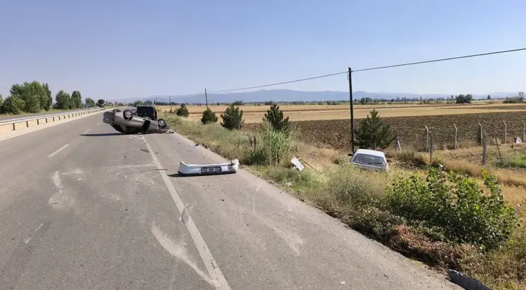 İHA Muhabiri Yangın Haberi Dönüşü Kaza Yaptı: Aracı Takla Attı